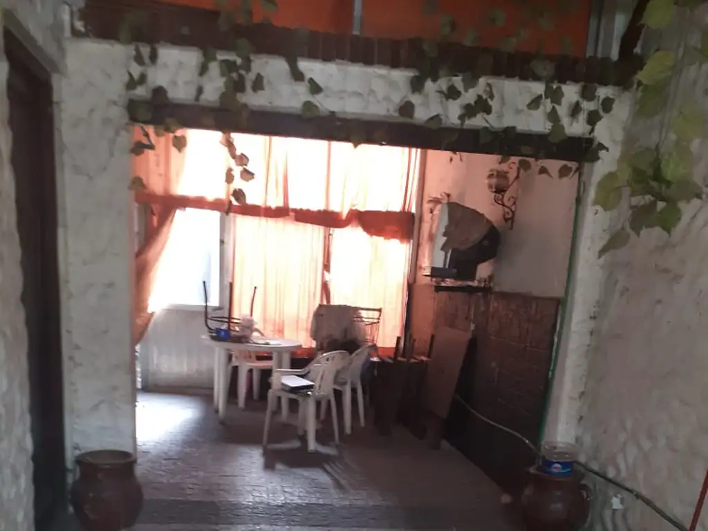 Foto de Casa de 4 amb. a reciclar con 2 baños garage y terraza. Lote de 8 x, imagen 4