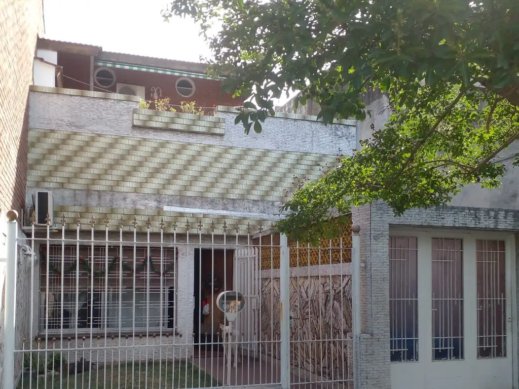 Foto de PH PLANTA BAJA SIN EXPENSAS CON MUCHO POTENCIAL- 2 BAÑOS- AMPLIO GARAGE, imagen 1