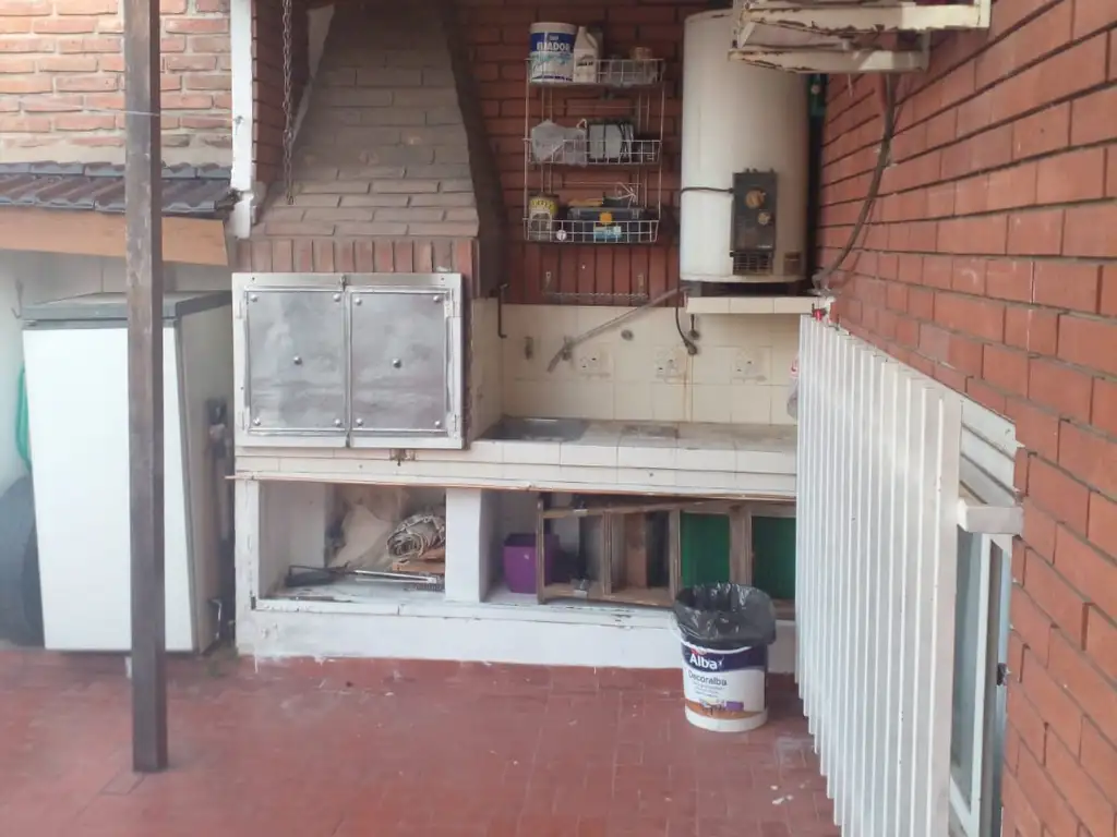 Foto de PH PLANTA BAJA SIN EXPENSAS CON MUCHO POTENCIAL- 2 BAÑOS- AMPLIO GARAGE, imagen 3
