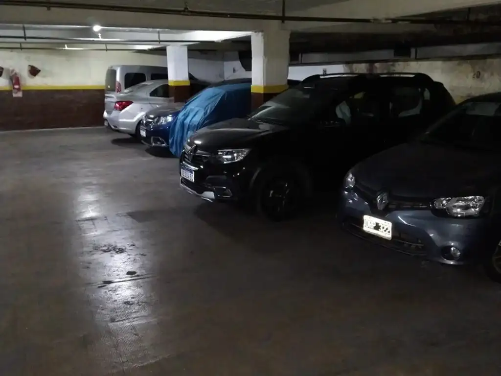 Foto de Cochera en venta en ALMAGRO, imagen 2