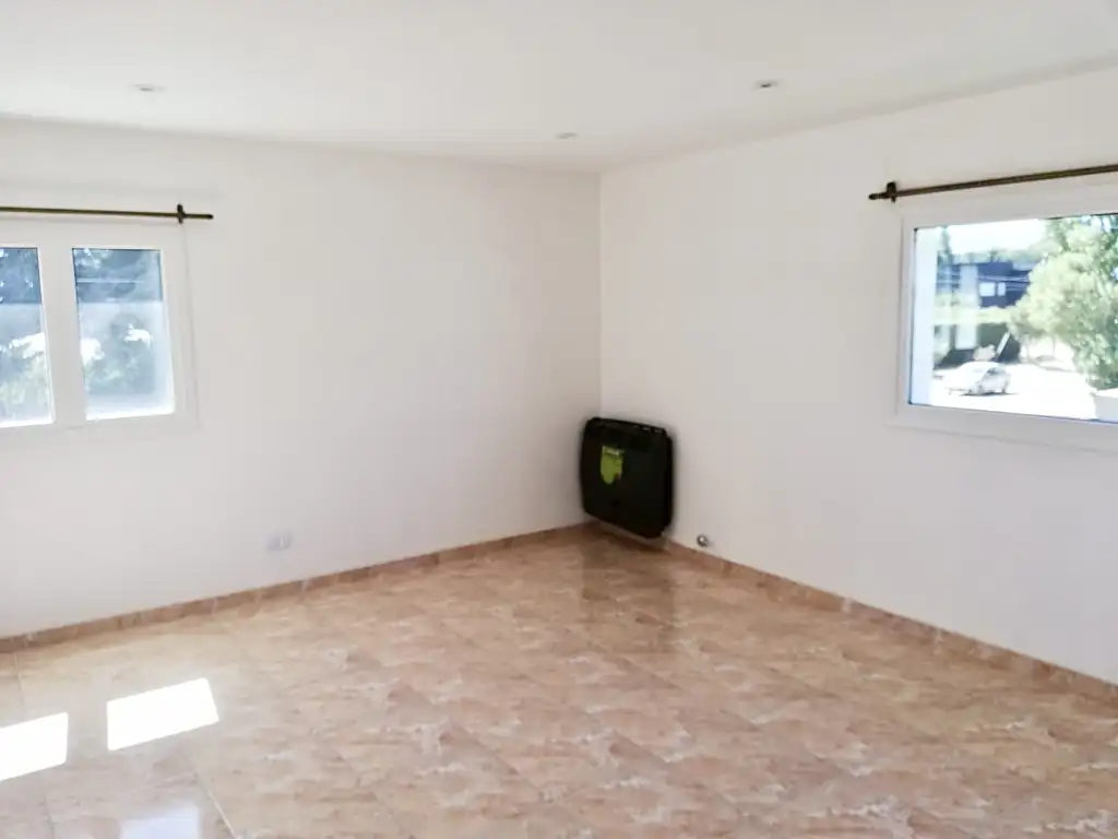Foto de Excelente departamento de dos ambientes (en planta alta), sin patio y, imagen 3