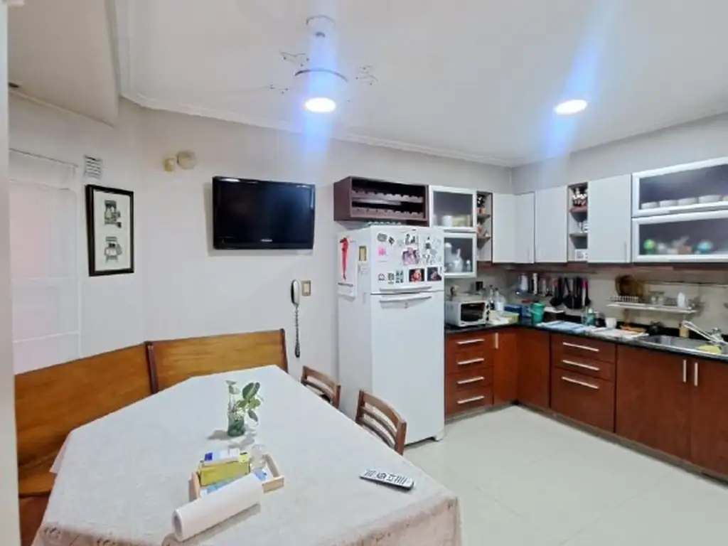 Foto de VENDE CASA LOTE PROPIO CON LOCAL en Flores, imagen 2