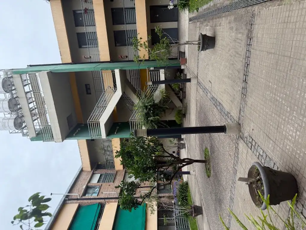 Foto de 2 AMPIOS AMBIENTES DE 60 M2 EN PLANTA BAJA CON BAÑO PARA, imagen 2