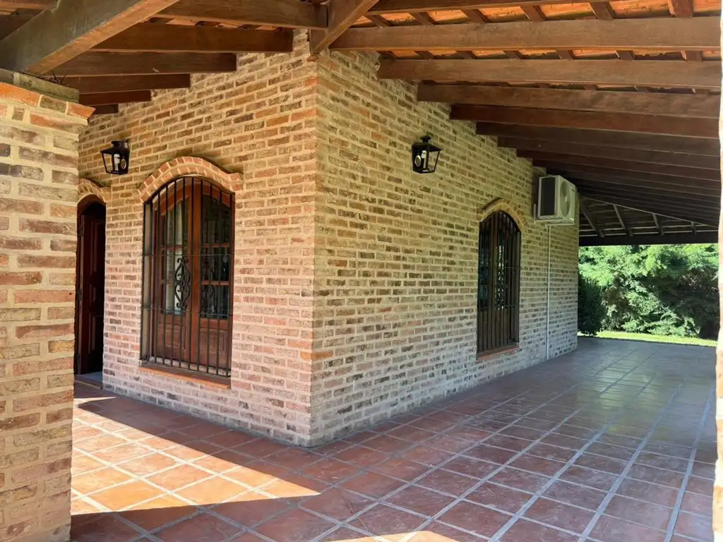 Foto de CASA DE 3 AMBIENTES. UN DORMITORIO, GRAN PARQUE CON PILETA., imagen 3