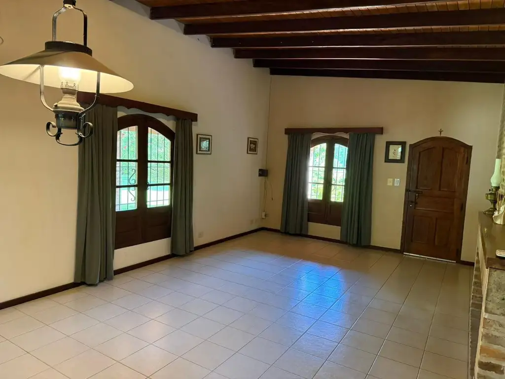 Foto de CASA DE 3 AMBIENTES. UN DORMITORIO, GRAN PARQUE CON PILETA., imagen 5
