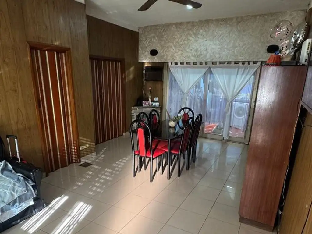 Foto de EXCELENTE CASA 5 AMBIENTES CON ESPACIOS AMPLIOS, QUINCHO, GARAGE Y LOCAL, imagen 3