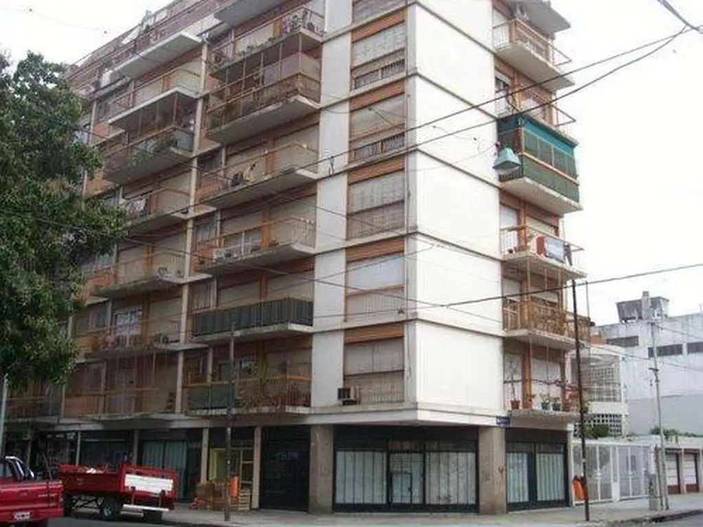 Foto de 2 amb. muy amplio al frente con balcon, imagen 1