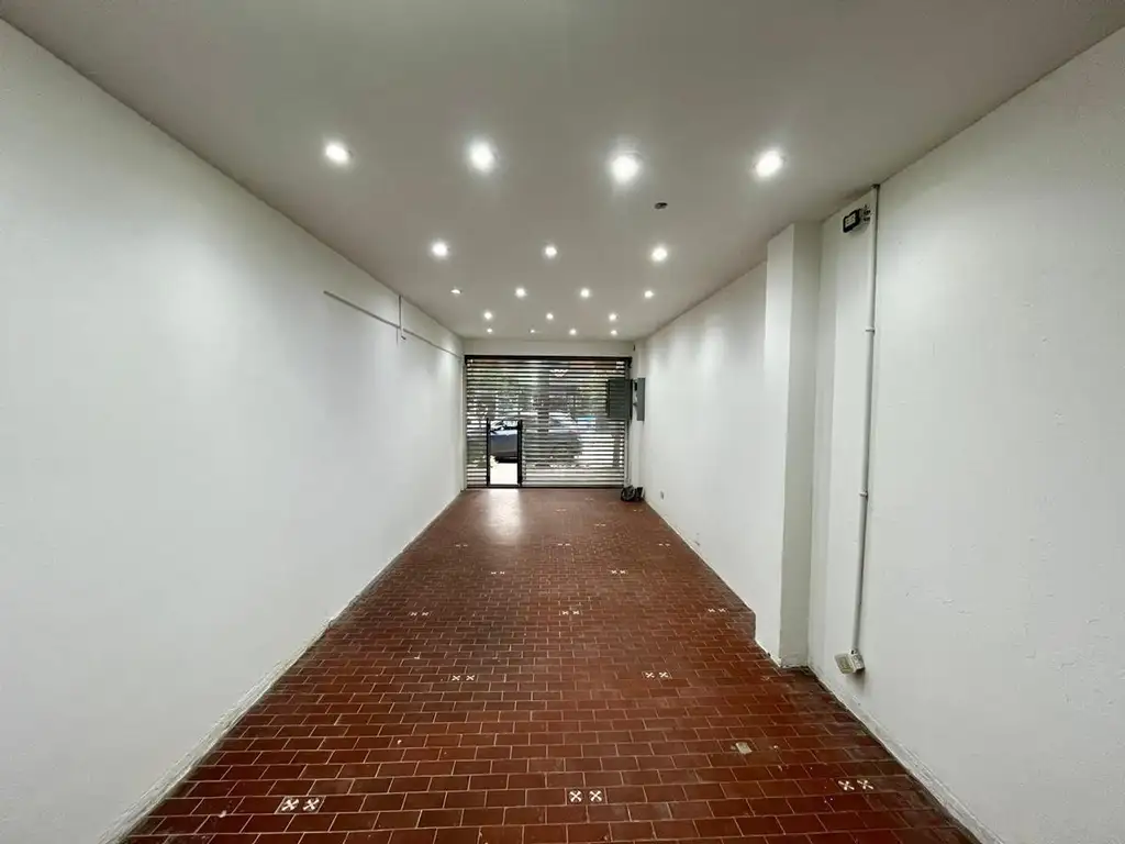 Foto de Excelente local comercial a 150 mts de la Estacion Castelar, imagen 2