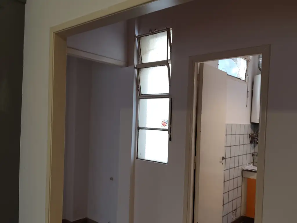 Foto de Muy Luminoso 2 ambientes 1er piso x escalera, cocina independiente. Muy, imagen 4