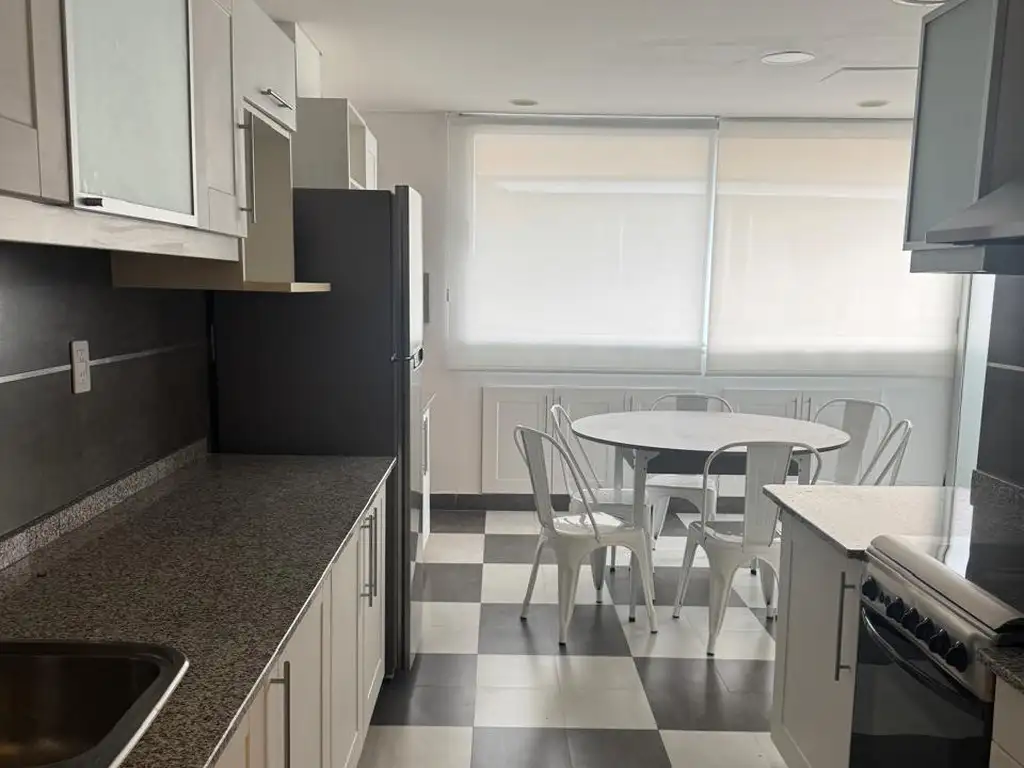 Foto de ALQUILER! Exclusivo departamento en calle Dean Funes, imagen 2