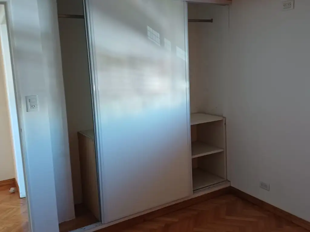 Foto de Departamento en alquiler en Parque Chacabuco, imagen 2