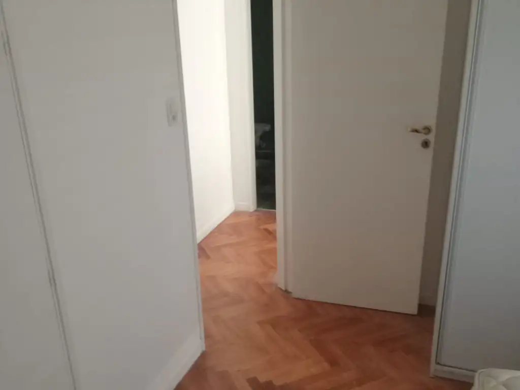 Foto de LUMINOSO DEPTO DE 2 AMB. CON LAVADERO SEPARADO - POR ESCALERA, imagen 3
