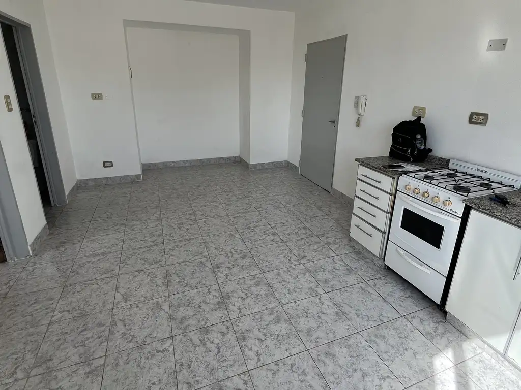 Foto de Departamento 2 amb al Frente con balcón, imagen 3