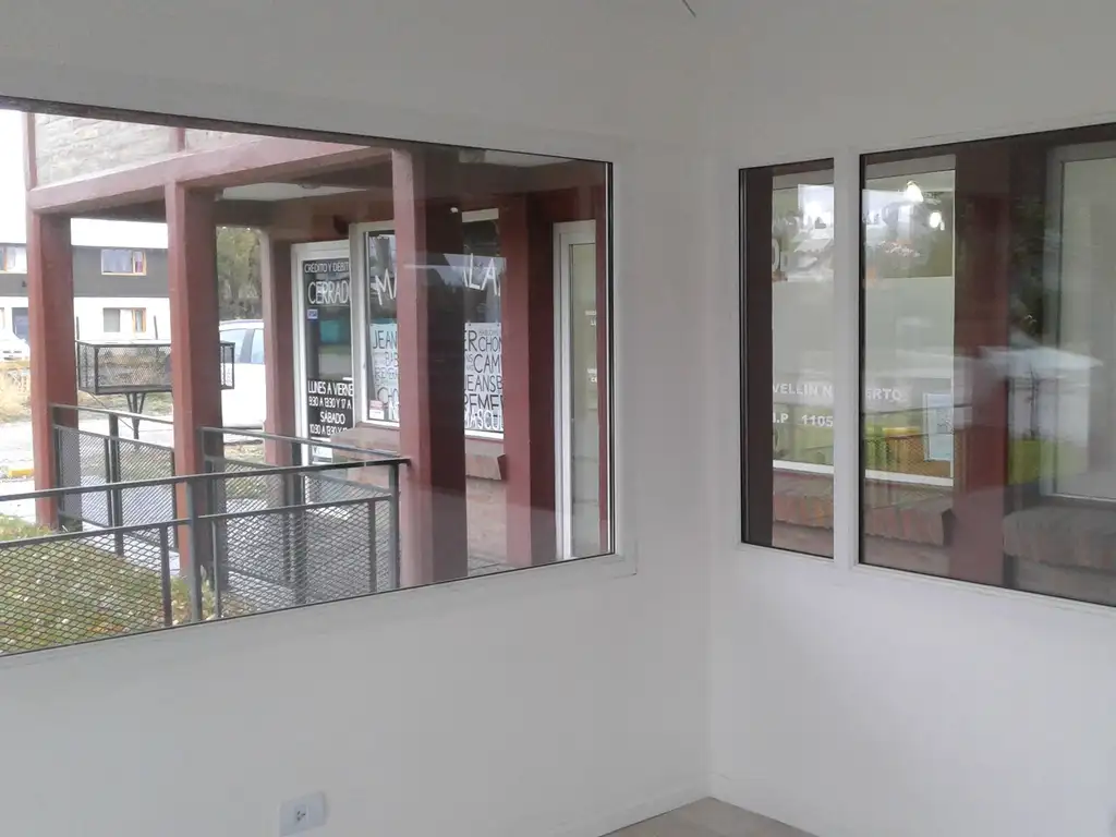 Foto de Locales en "Complejo Comercial" sobre Av. principal de Dina Huapi, de, imagen 5