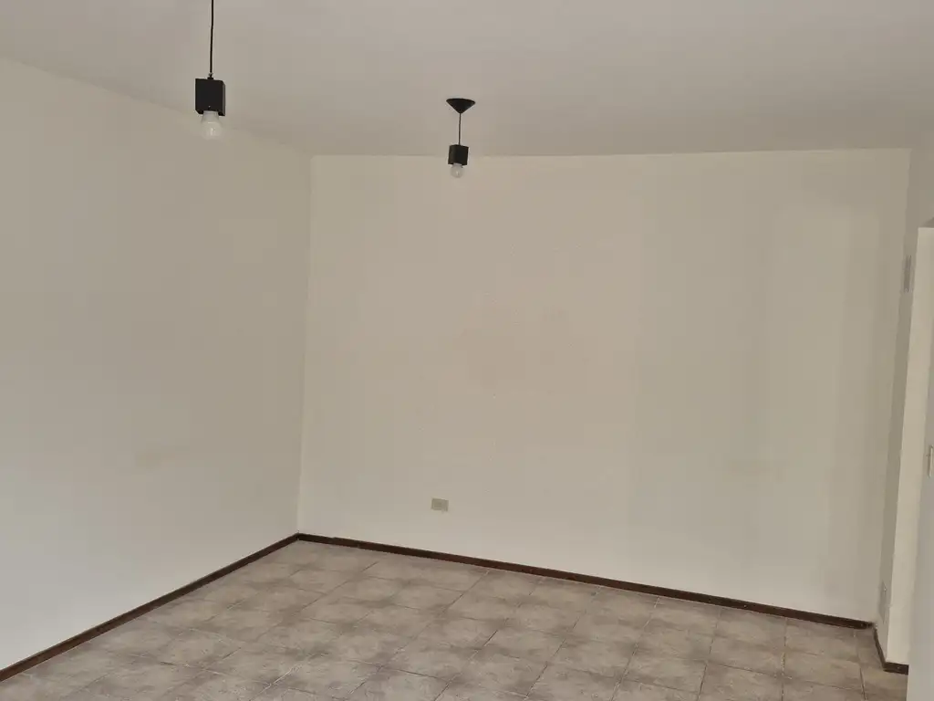 Foto de Departamento tipo casa en alquiler en Monte Castro, imagen 2