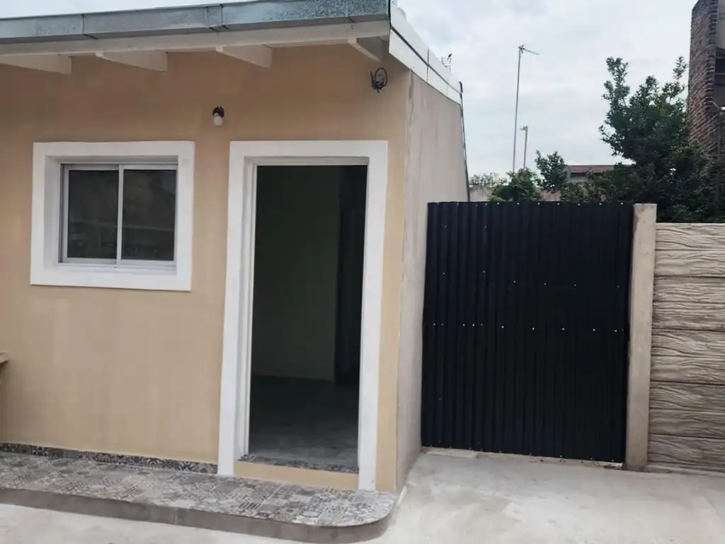 Foto de DEPARTAMETO DE 2 AMBIENTES CON ENTRADA DE AUTO, imagen 2