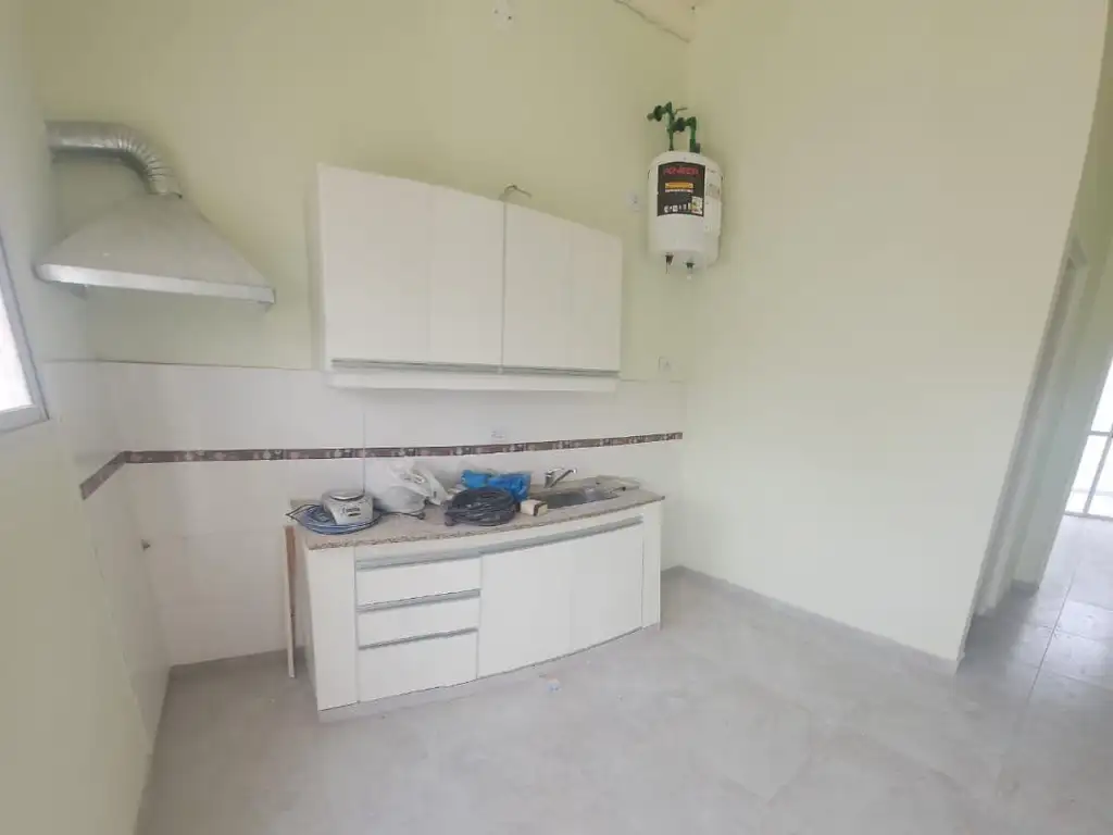 Foto de DEPARTAMETO DE 2 AMBIENTES CON ENTRADA DE AUTO, imagen 1