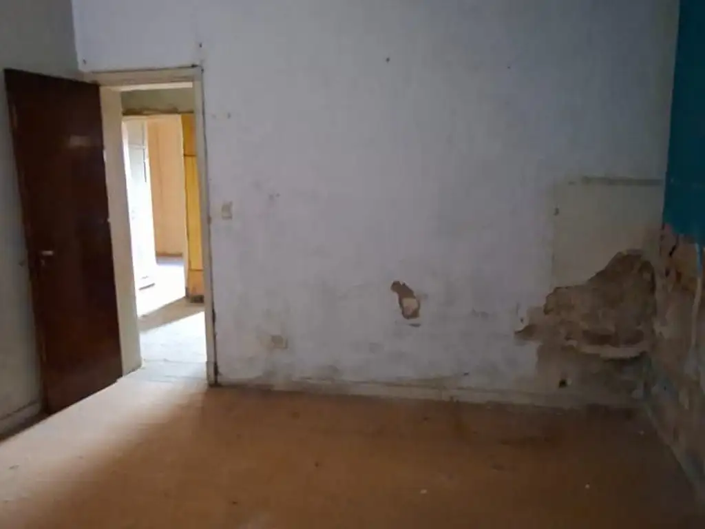 Foto de Venta - Casa a refaccionar 3 amb. - Patron 50/54 (Villa Luro), imagen 2