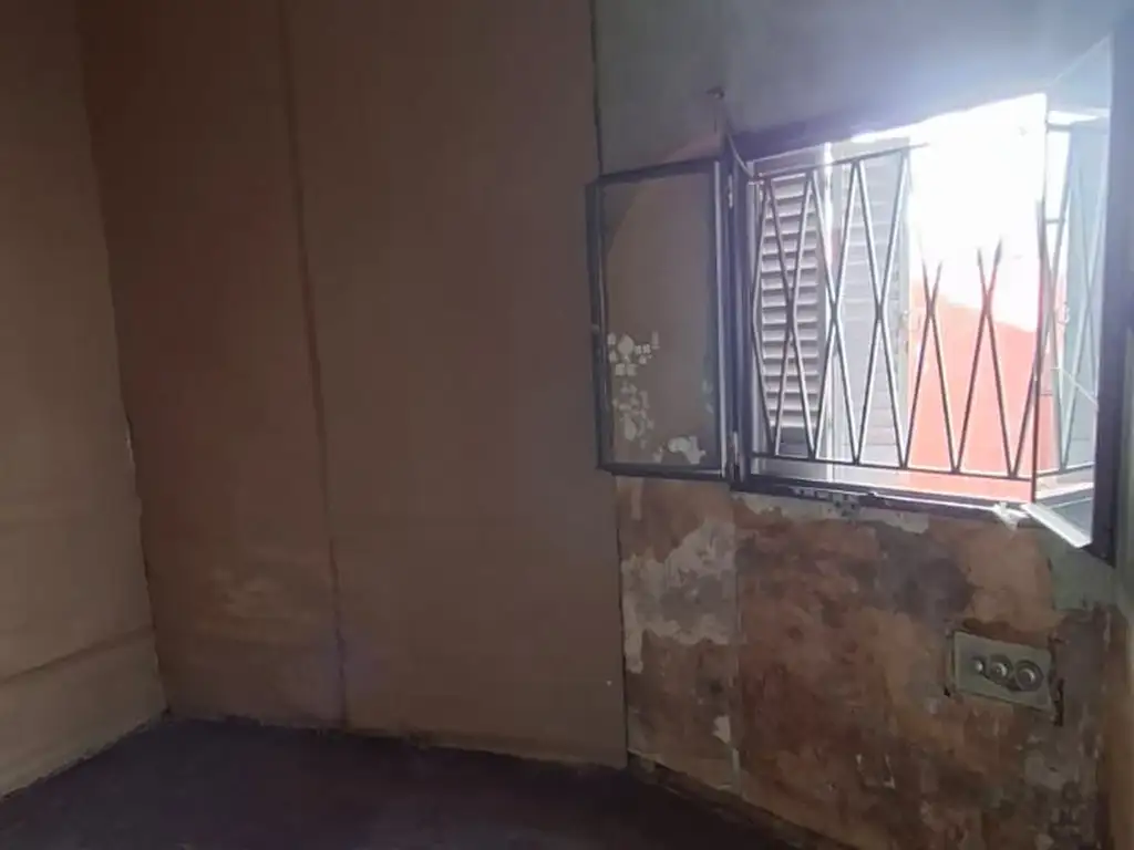 Foto de Venta - Casa a refaccionar 3 amb. - Patron 50/54 (Villa Luro), imagen 5