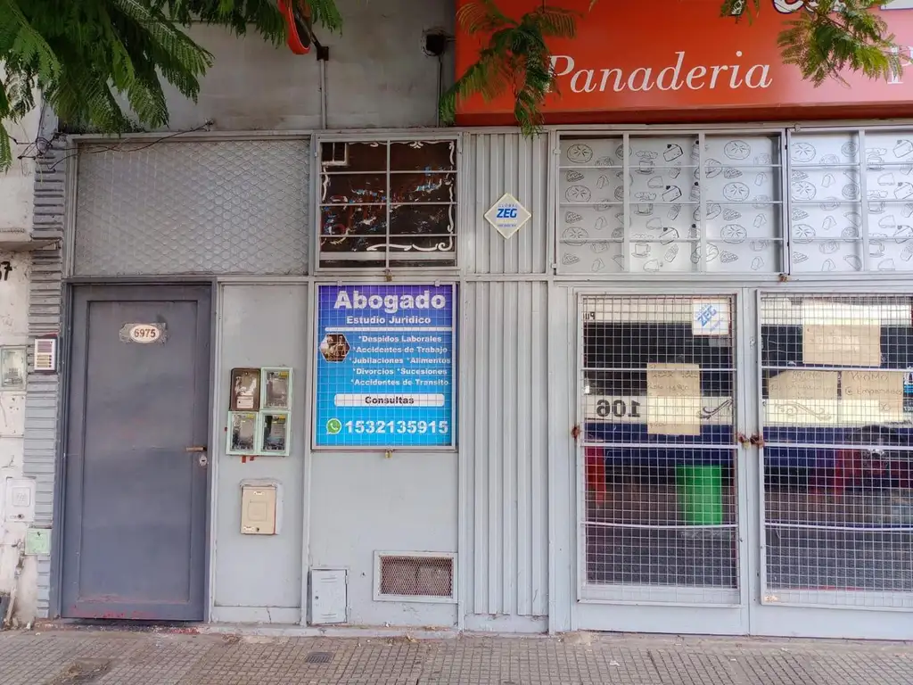 Foto de Venta local con viviendas en foco comercial de Liniers., imagen 3