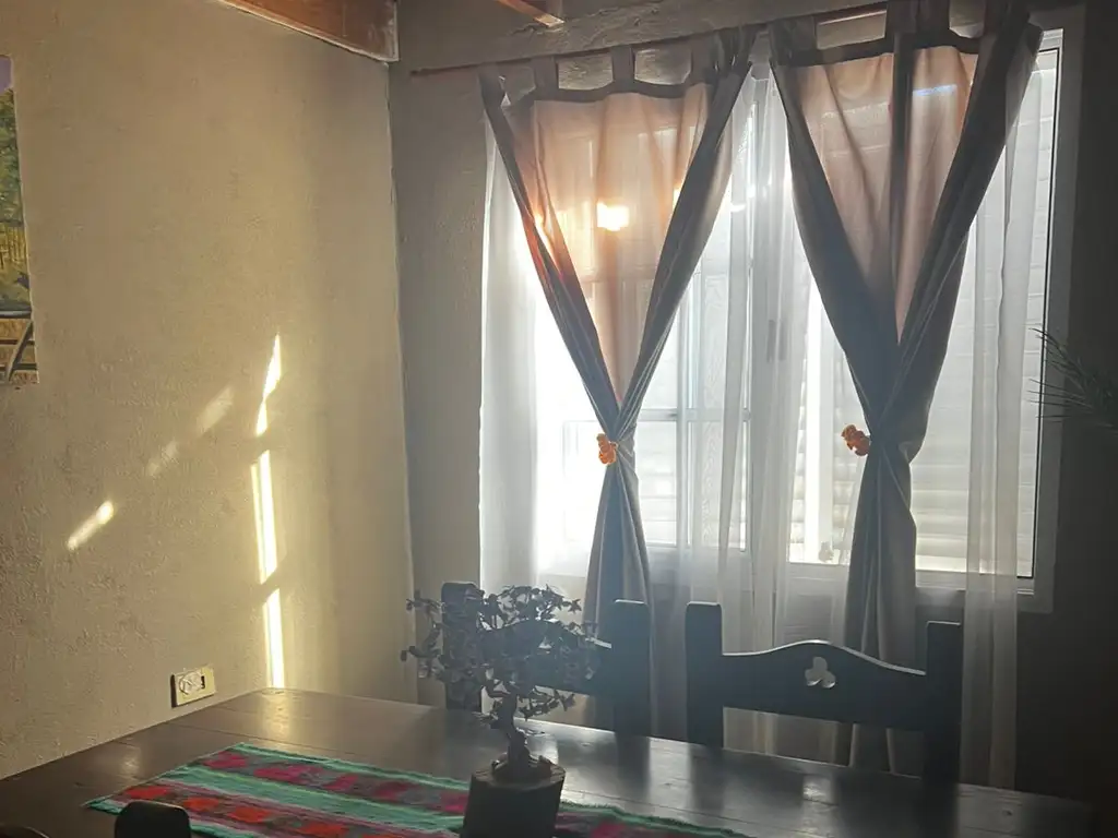 Foto de CASA CON LOCAL Y JARDÍN EN VENTA, GENERAL LAS HERAS, imagen 1