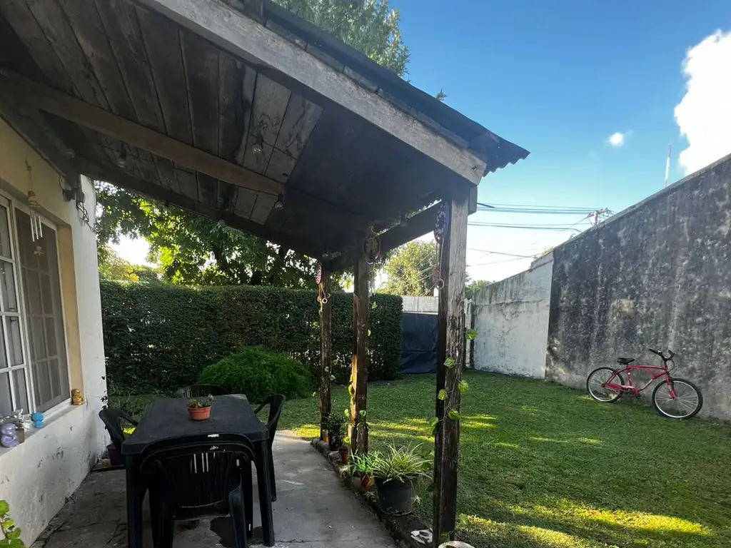 Foto de CASA CON LOCAL Y JARDÍN EN VENTA, GENERAL LAS HERAS, imagen 4