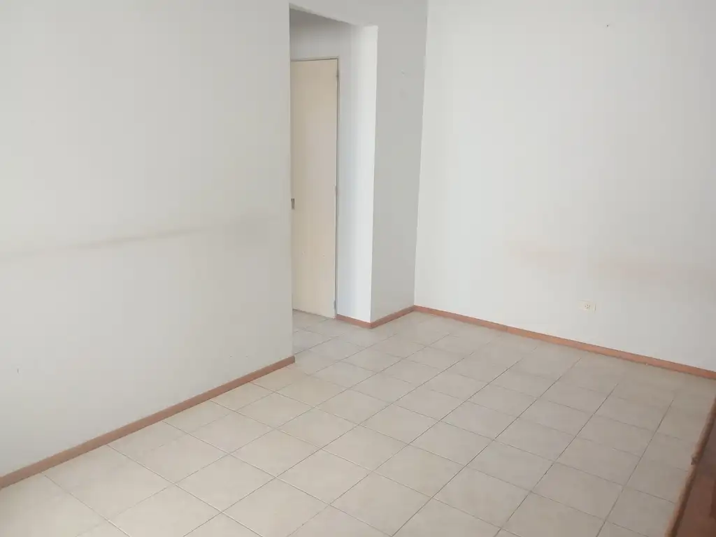 Foto de Departamento en alquiler en Monte Castro, imagen 1