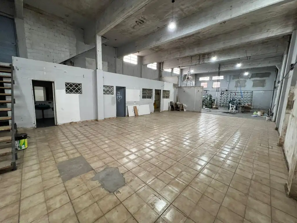 Foto de GALPON CON ENTRE PISO Y OFICINA PROXIMO A RUTA 8, imagen 5
