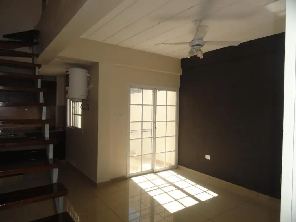 Foto de LUMINOSO DÚPLEX DE 1 DORMITORIO - CÉNTRICO, imagen 1