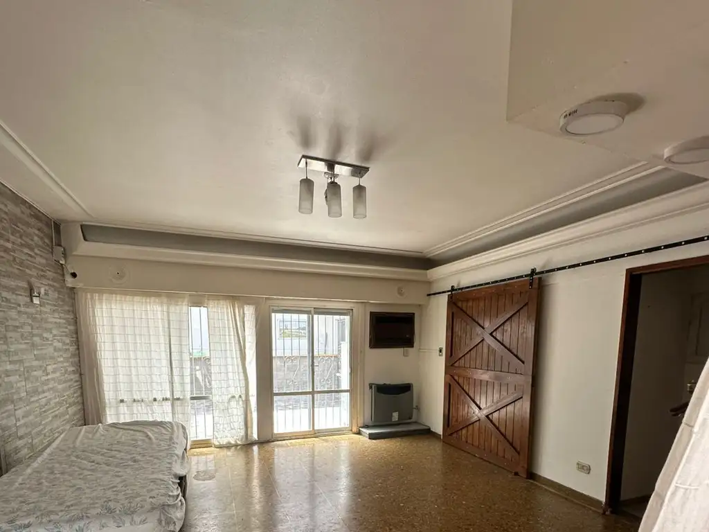 Foto de EXCELENTE PH 4AMB. "TIPO CASA" 198m2tot. PATIO/PARRILLA/TERRAZA/GARAGE, imagen 2