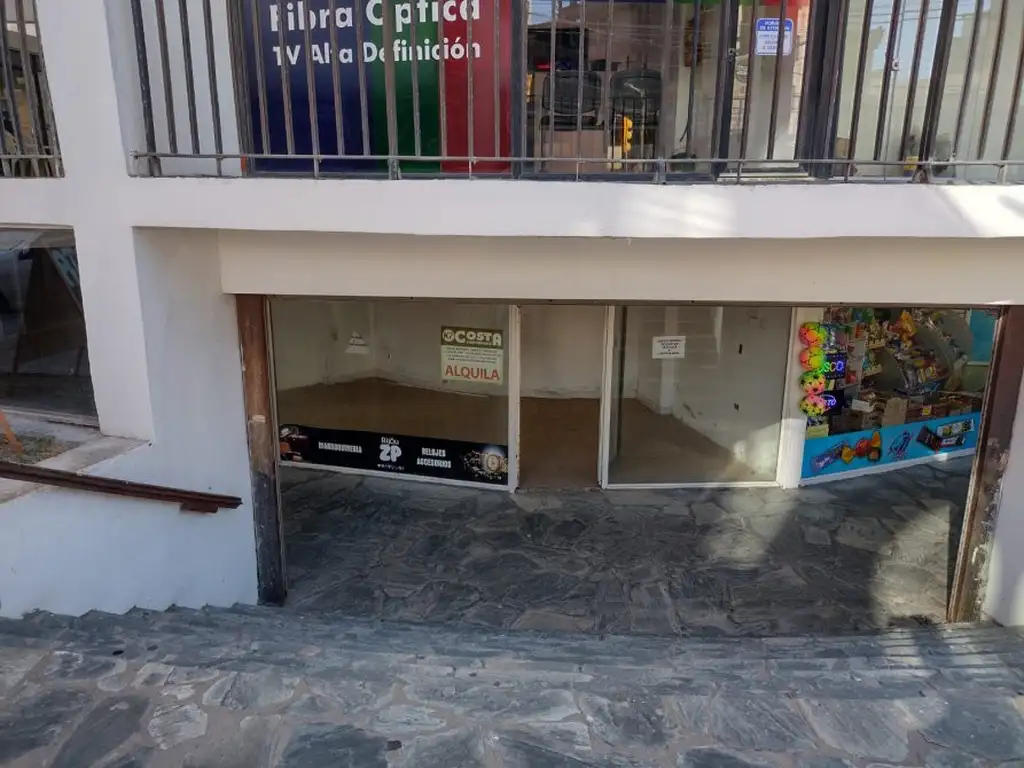 Foto de Local cèntrico en Alquiler, imagen 2