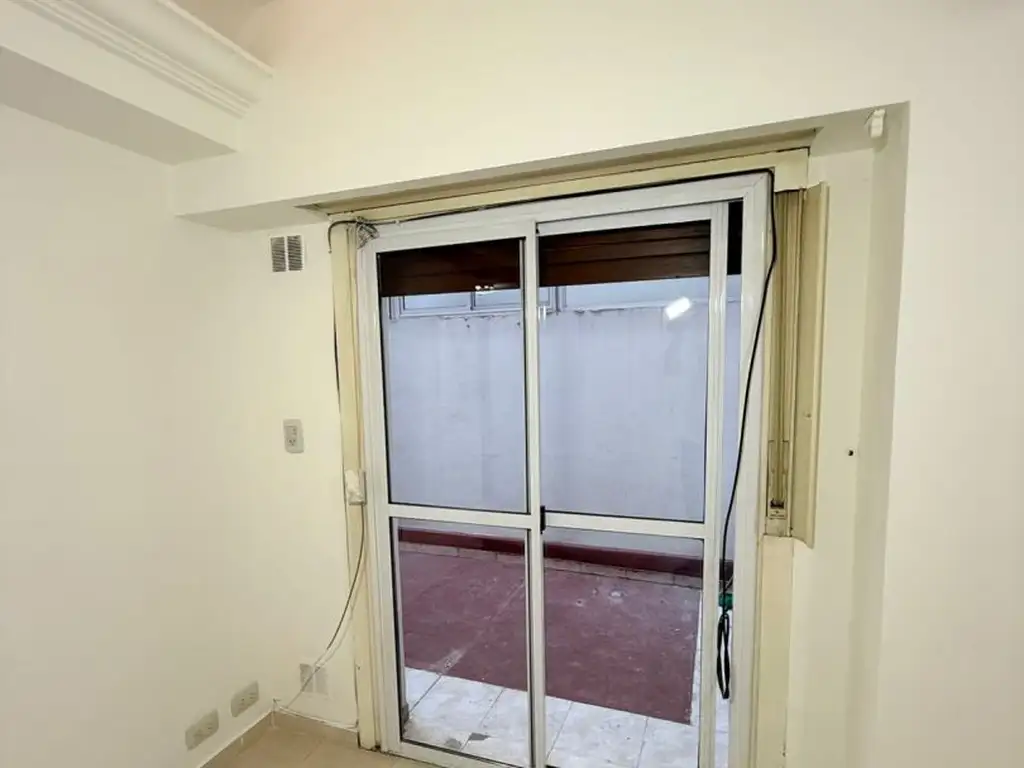 Foto de VENTA DEPARTAMENTO 2 AMBIENTES CON PATIO BARRACAS, imagen 4