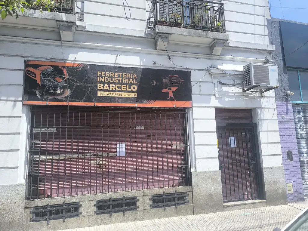Foto de Local en venta sobre Av la Plata en Parque Chacabuco, imagen 1
