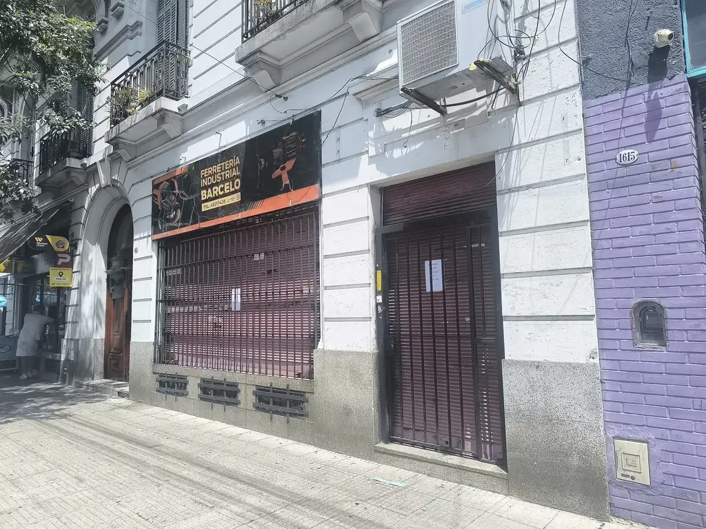 Foto de Local en venta sobre Av la Plata en Parque Chacabuco, imagen 2