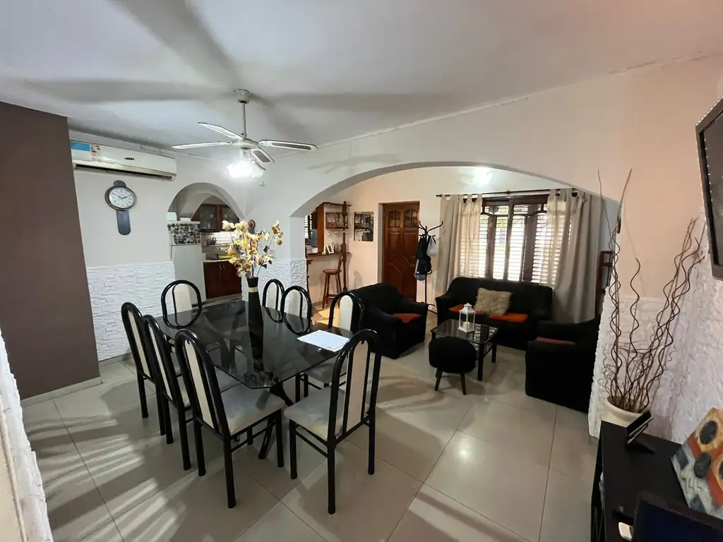 Foto de Excelente casa 4 amb. con patio y quincho - VENTA, imagen 5