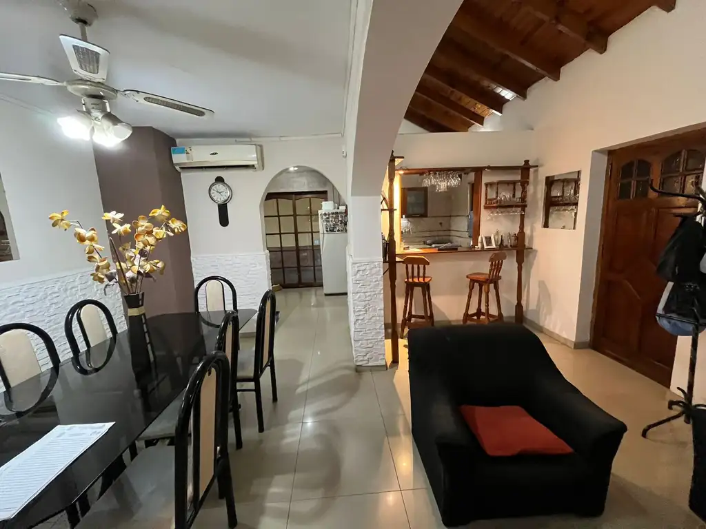 Foto de Excelente casa 4 amb. con patio y quincho - VENTA, imagen 3