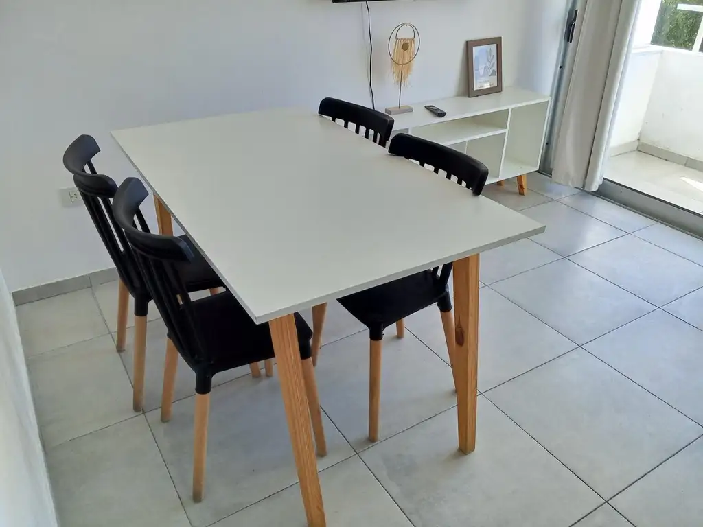 Foto de 42 E/ 13 y 14 DEPARTAMENTO SEMIPISO 1 DORM SIN AMOBLAR, imagen 1