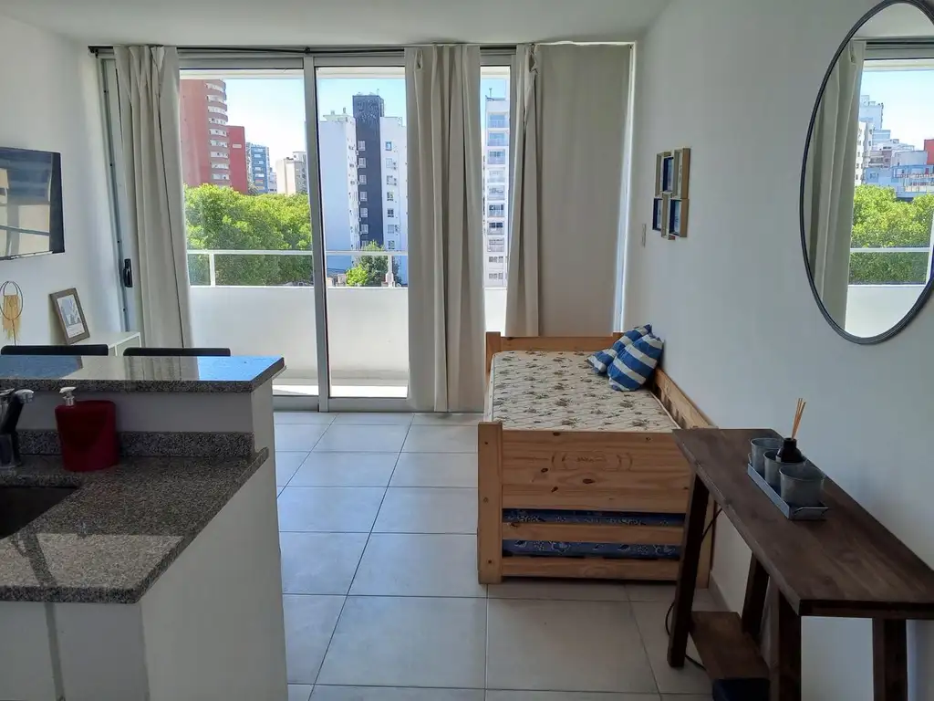 Foto de 42 E/ 13 y 14 DEPARTAMENTO SEMIPISO 1 DORM SIN AMOBLAR, imagen 4
