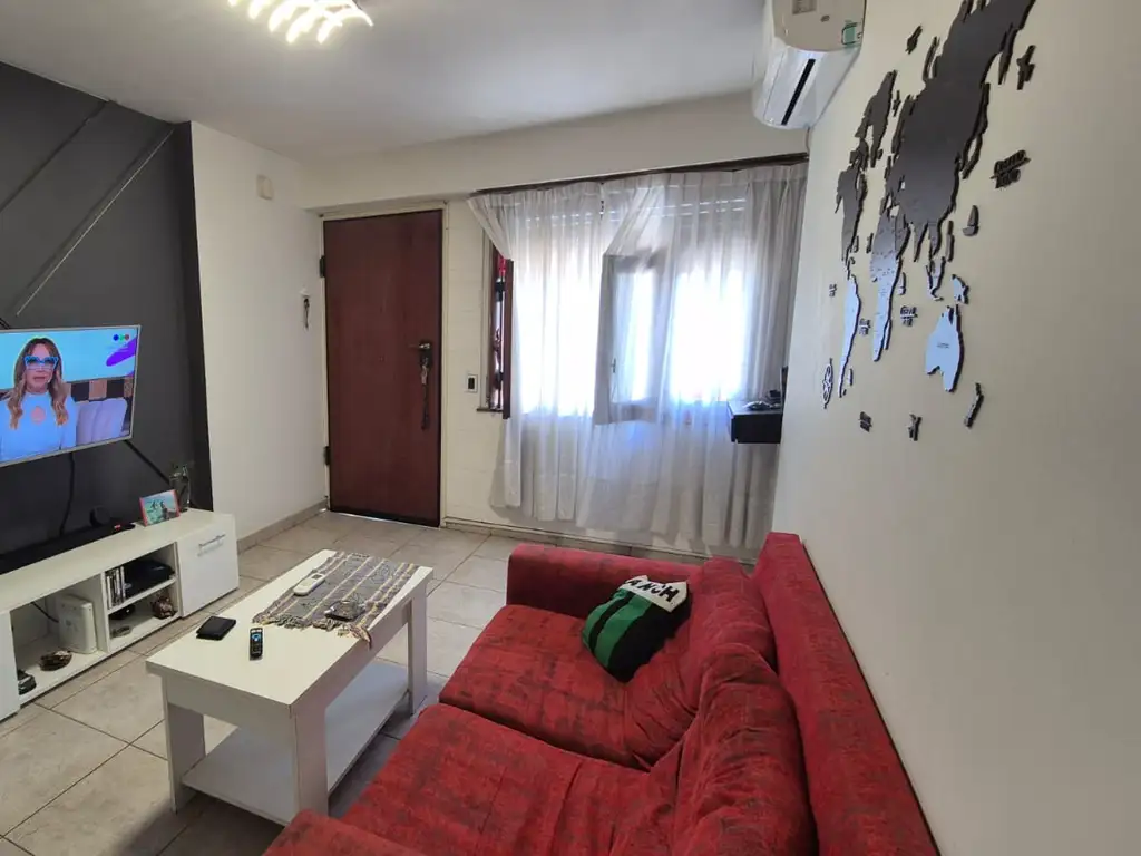 Foto de EXCELENTE TIPO CASA 3 AMB FRENTE CON ENTRADA INDEP - MUY LINDO PATIO Y, imagen 2