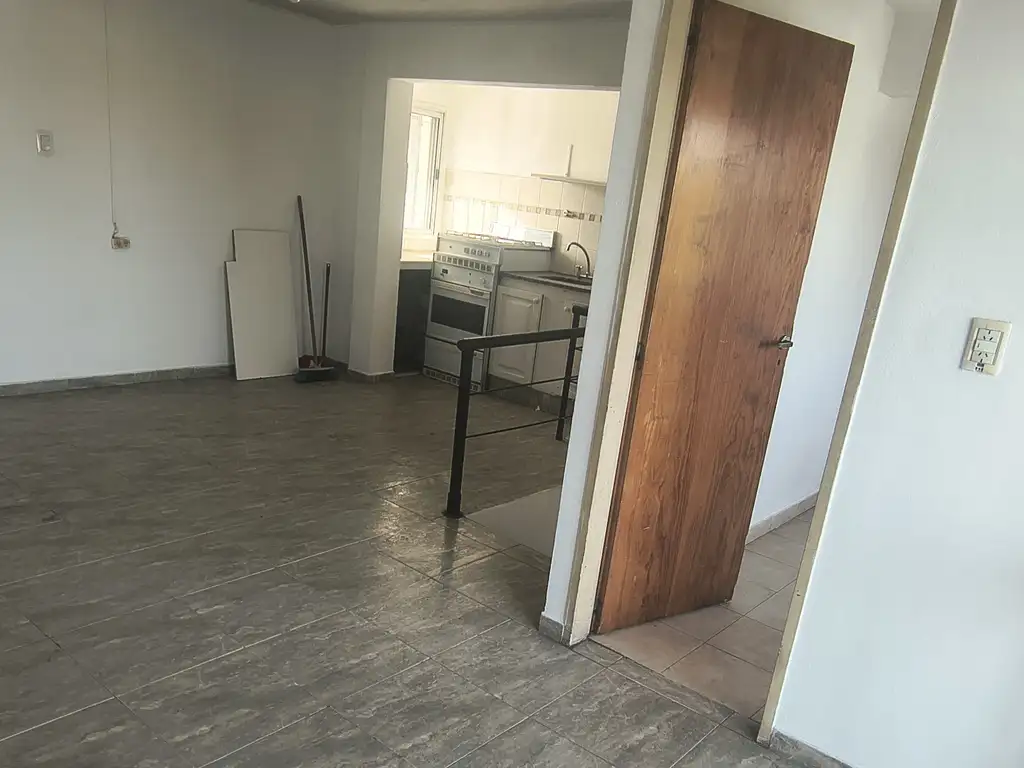 Foto de EXCELENTE DEPARTAMENTO DE 2 AMBIENTES AL FRENTE, imagen 2