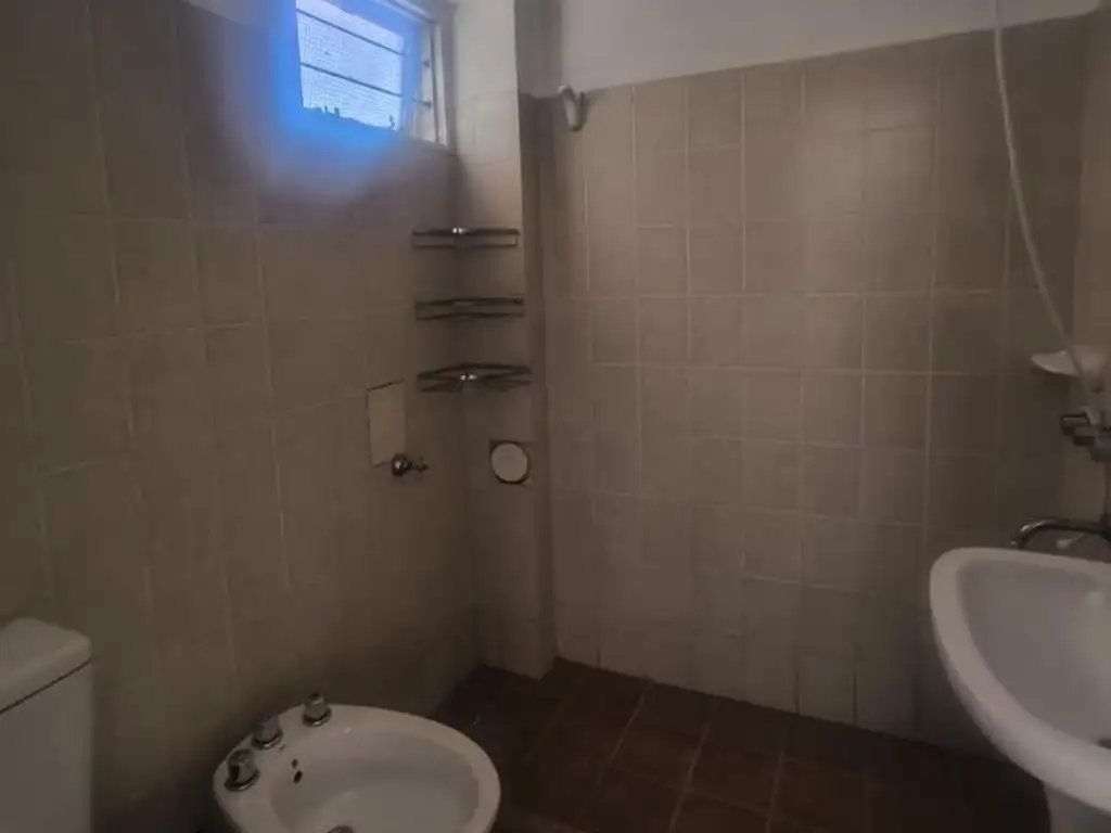 Foto de DEPARTAMENTO DE 1 DORMITORIO B° MIGUEL LANÚS PB, imagen 2