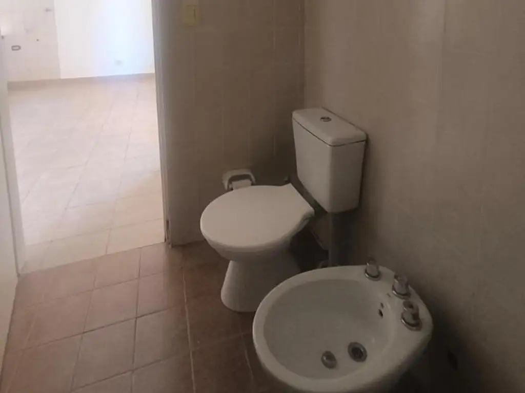 Foto de DEPARTAMENTO DE 1 DORMITORIO B° MIGUEL LANÚS PB, imagen 5