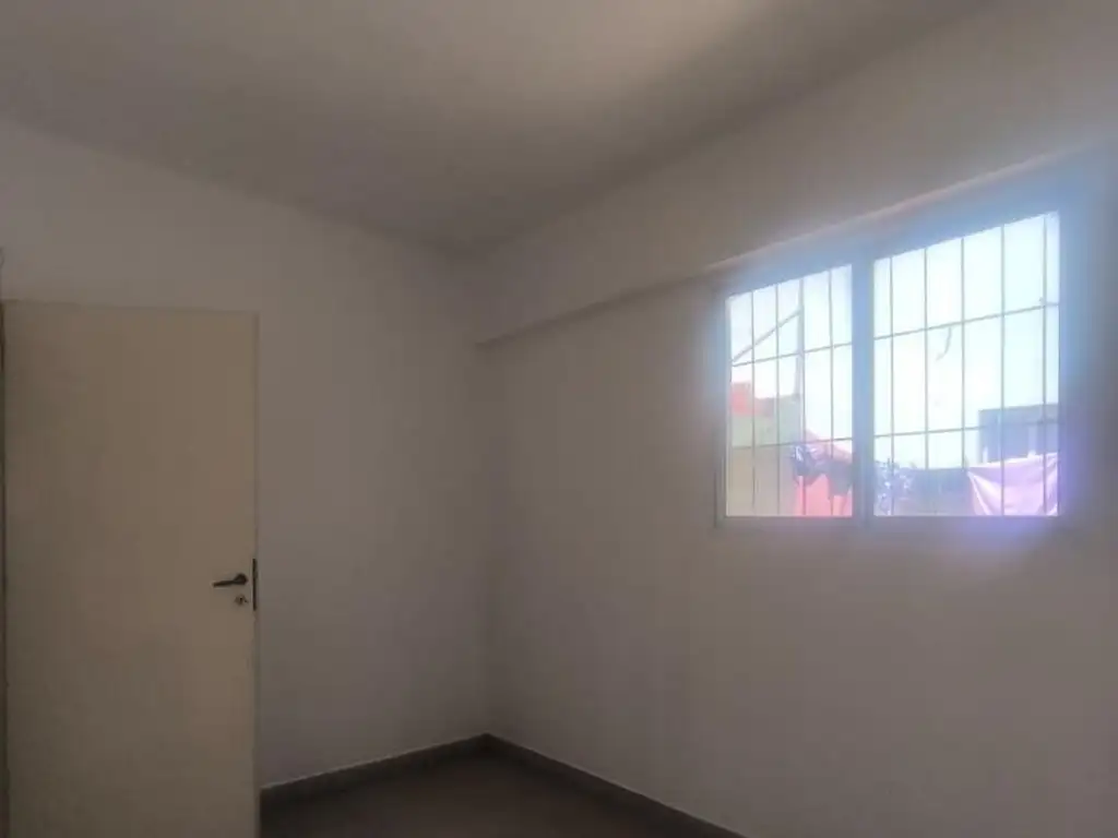 Foto de DEPARTAMENTO DE 1 DORMITORIO B° MIGUEL LANÚS PB, imagen 5