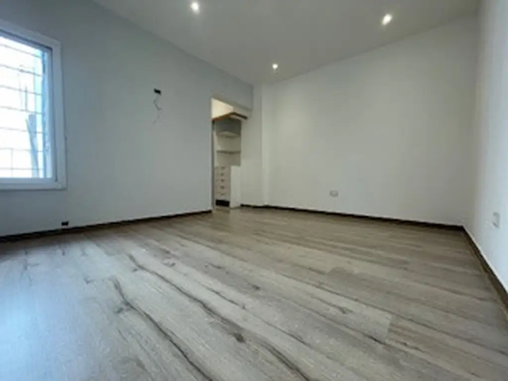 Foto de EXC MONO- AMBIENTE SIN EXP, PISO 1° X ESC, TODO RECICLADO A NUEVO A, imagen 5