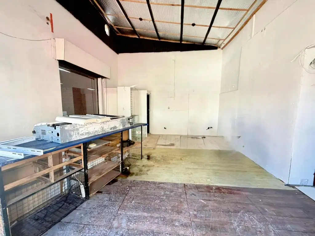 Foto de Local en esquina próximo al centro, imagen 2