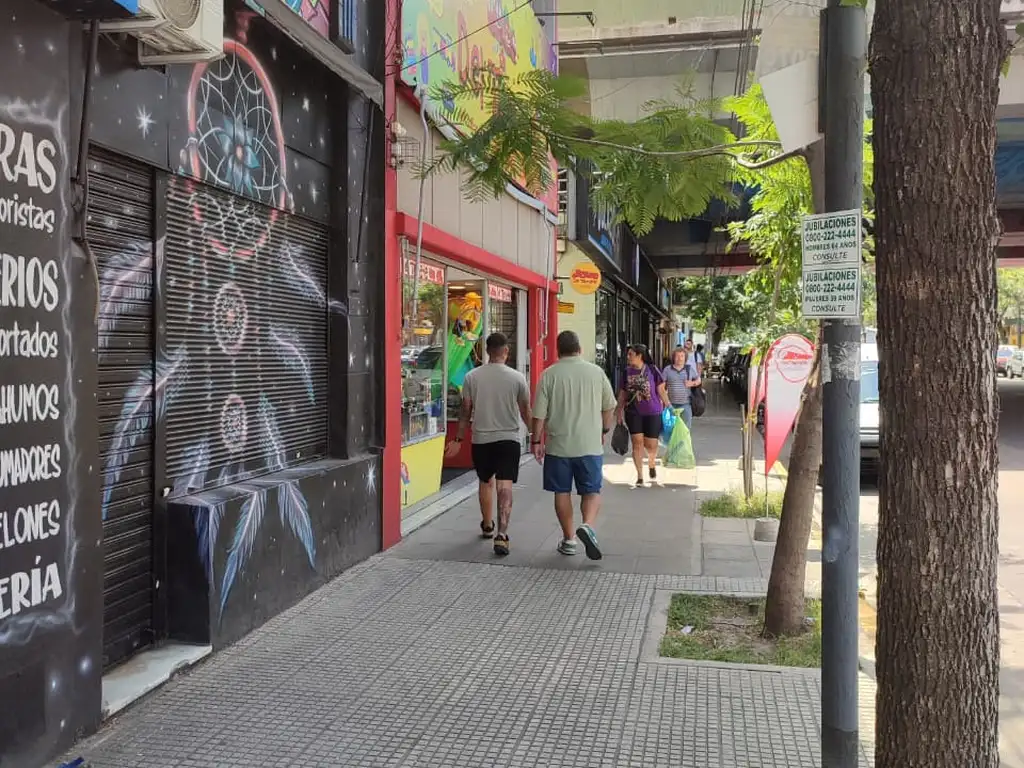 Foto de Excelente Local Comercial, Zona Mayorista, de 801 m² en Alquiler en Av, imagen 1
