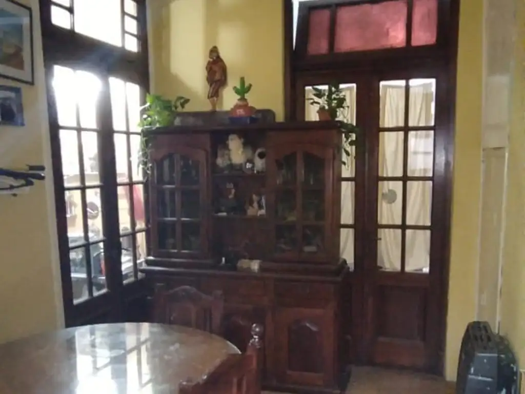 Foto de PH 2 Y MEDIO AMBIENTES FRENTE BALCON Y PATIO MTS AV COBO-POMPEYA, imagen 2