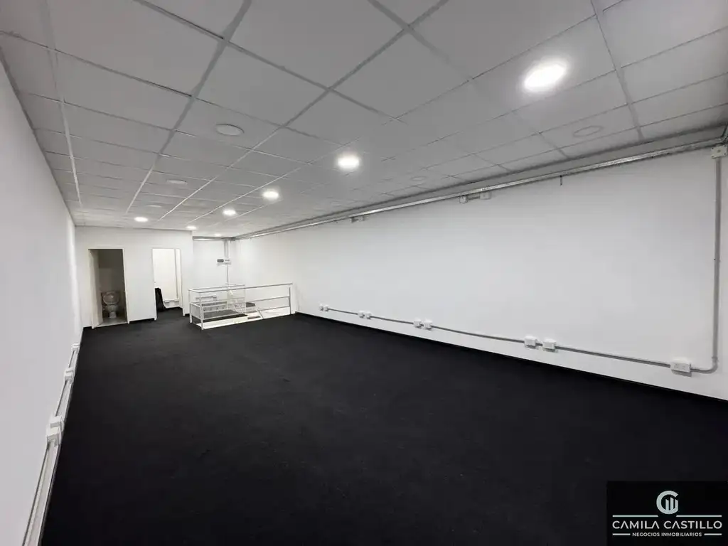 Foto de Galpón/Nave en alquiler ubicado en Hurlingham, imagen 2