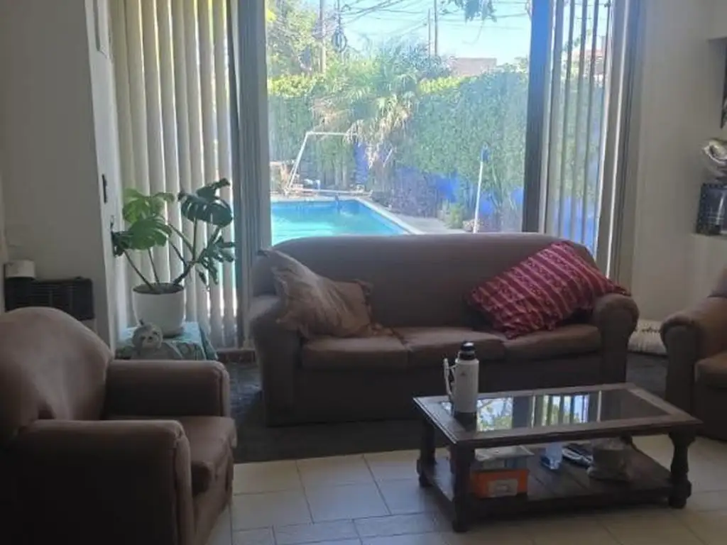 Foto de Casa 4 Amb en Hurlingham con Pileta, Parrilla y Cochera, imagen 5