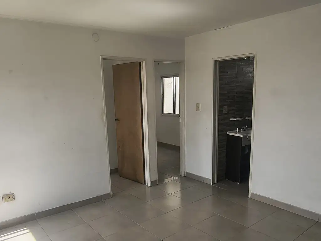 Foto de DEPARTAMENTO DE 3 AMBIENTES AL FRENTE SIN EXPENSAS, imagen 2